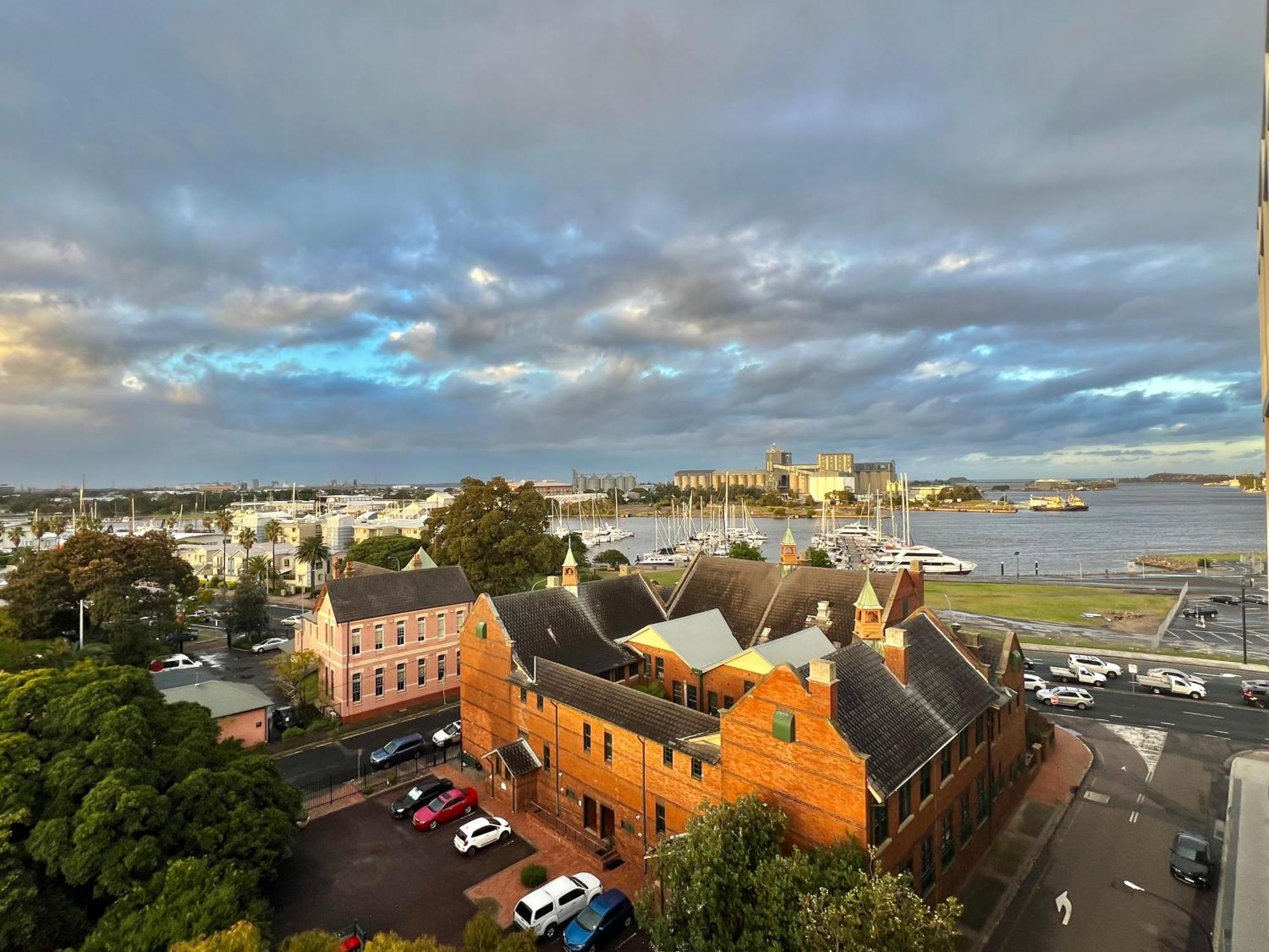Harbour Towers, Newcastle'S Elite Apartment Stays, Free Parking & Tram Access Extérieur photo