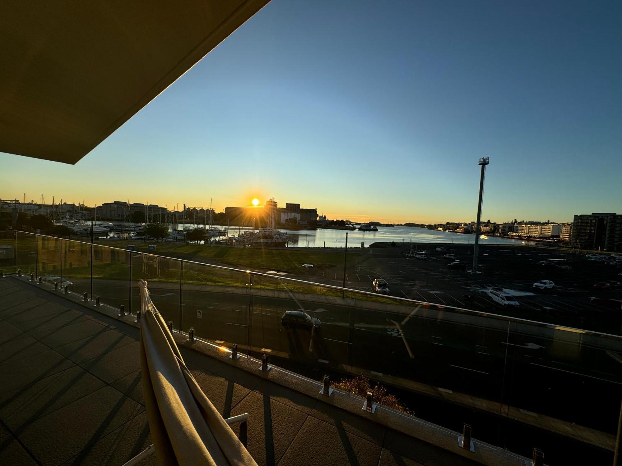 Harbour Towers, Newcastle'S Elite Apartment Stays, Free Parking & Tram Access Extérieur photo