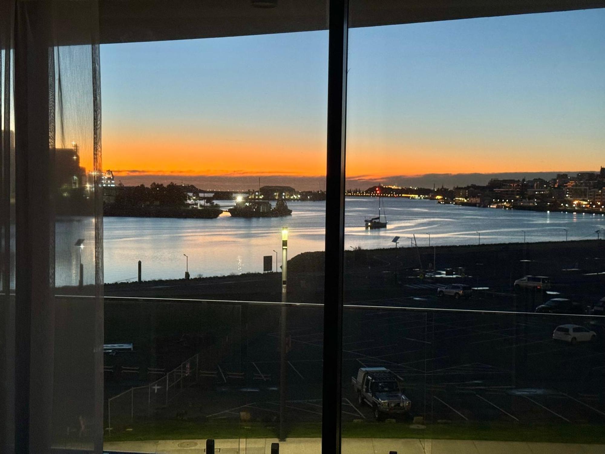 Harbour Towers, Newcastle'S Elite Apartment Stays, Free Parking & Tram Access Extérieur photo